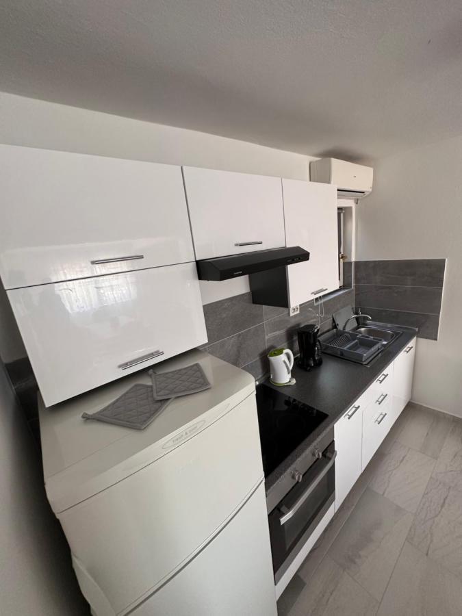 Apartmani Tariba Banjol Exterior photo